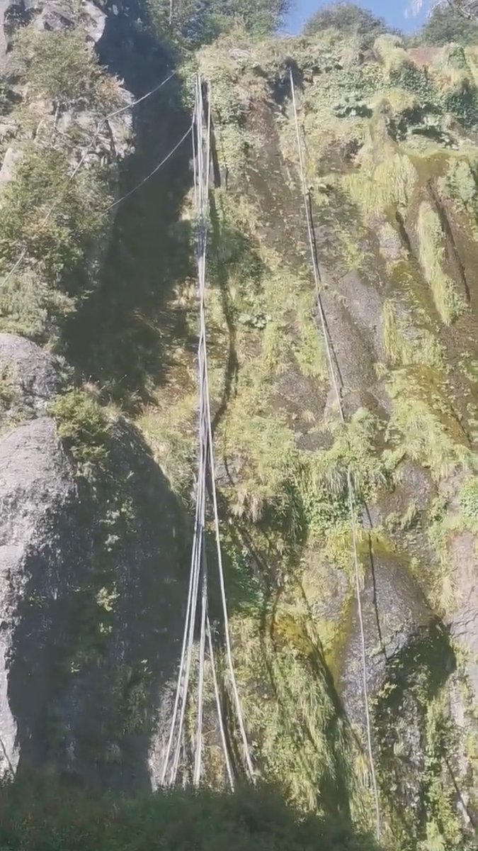 PaolaDragnic's tweet photo. ADIVINANZA? En qué país del mundo se permite entubar una cascada, reconocida antes como uno de los lugares más bellos del territorio? Que la denuncia de @YekaAlarcon de la vuelta al mundo, para que se cuiden del neoliberalismo (Con la foto correcta) https://t.co/FMb4Fl3FZh