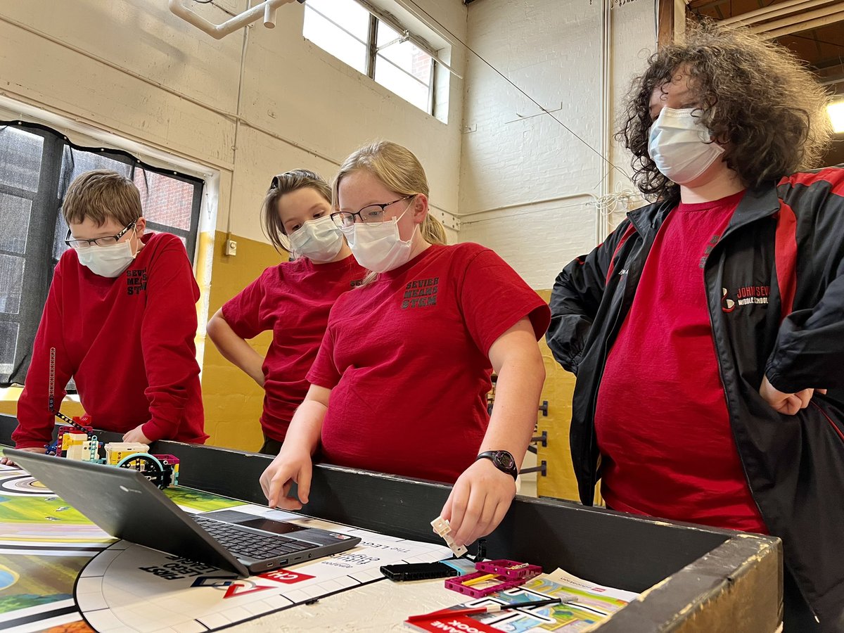 jsms_robotics's tweet image. 3-2-1- LEGO Sevier Middle 2 Team competed this year in 2 competitions- Regionals and State. Julia their robot performed exceptionally well! 🤖Couldn’t be more proud! BOLO for more! #SevierMeansStem #KCSCodes @MrDanielWay @KCS_Sevier @Sevier_Library