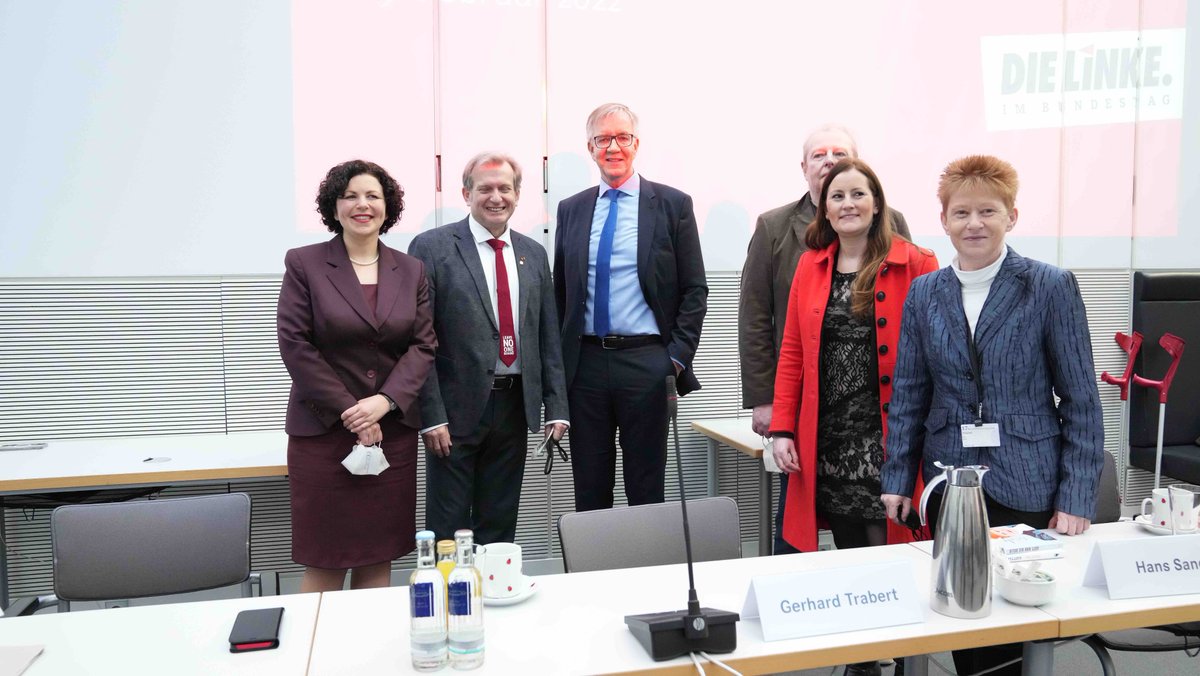 DietmarBartsch's tweet image. Gerhard #Trabert #BesterMann! #TrabertWählen 
#Bundespräsident #Bundesversammlung
#LeaveNoOneBehind
@trabertwaehlen 

@Amira_M_Ali @Janine_Wissler @PetraPauMaHe @Astro_Alex @SimoneOldenburg @LadyBitchRay1 @ViagraGloria