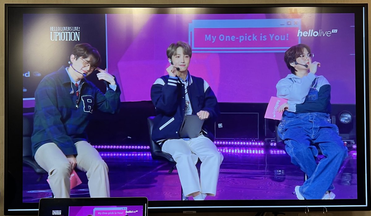 offlineki's tweet photo. Pose!🧡💛🍯
#hellolive #helloloverslive #UP10TION #OvalentineO https://t.co/F8yQ0n3QE7