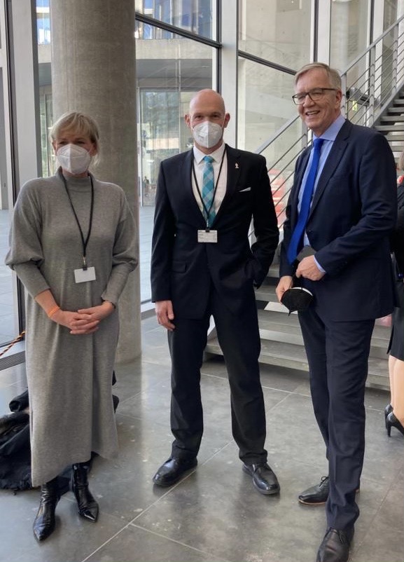 DietmarBartsch's tweet image. Gerhard #Trabert #BesterMann! #TrabertWählen 
#Bundespräsident #Bundesversammlung
#LeaveNoOneBehind
@trabertwaehlen 

@Amira_M_Ali @Janine_Wissler @PetraPauMaHe @Astro_Alex @SimoneOldenburg @LadyBitchRay1 @ViagraGloria