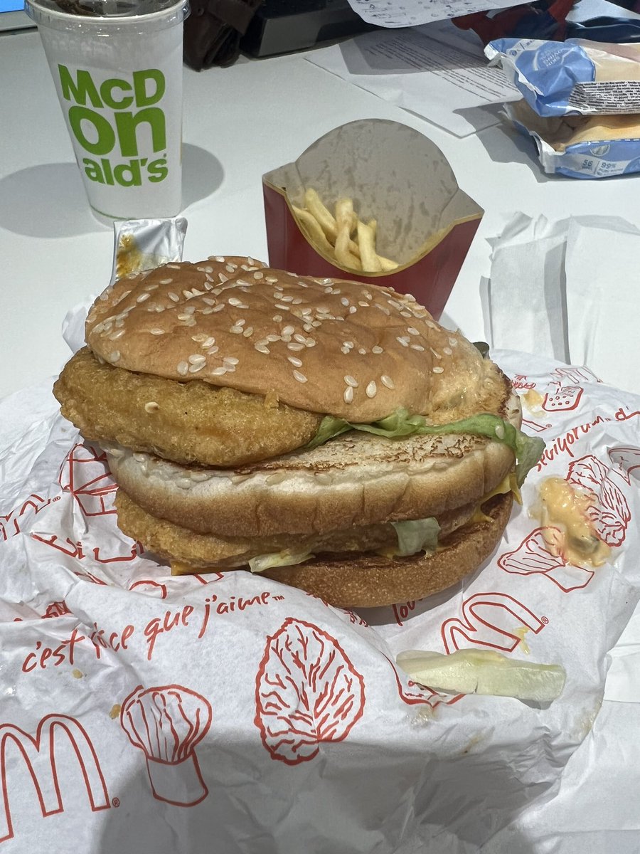 bazking1's tweet photo. #ChickenBigMac @McDonalds was in stock, went for it:

Appearance : 1/10 (Where’s the box and why’s someone sat on it?)

Taste : 3/10 (Basically a big chicken nugget with bread)

Maybe for some but not for me Jeff.
#DontBelieveTheHype #TheGherkinTastedBetter https://t.co/Kfm3oNLvwM