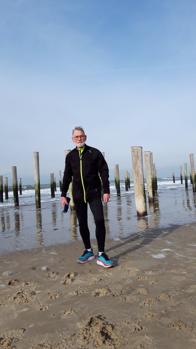 CoWiskerke's tweet photo. #looppassie Rondje duinen, strand en bos St. Maartsenszee en Petten. Ijzige tegenwind op het strand. https://t.co/4WLz0xhHzY