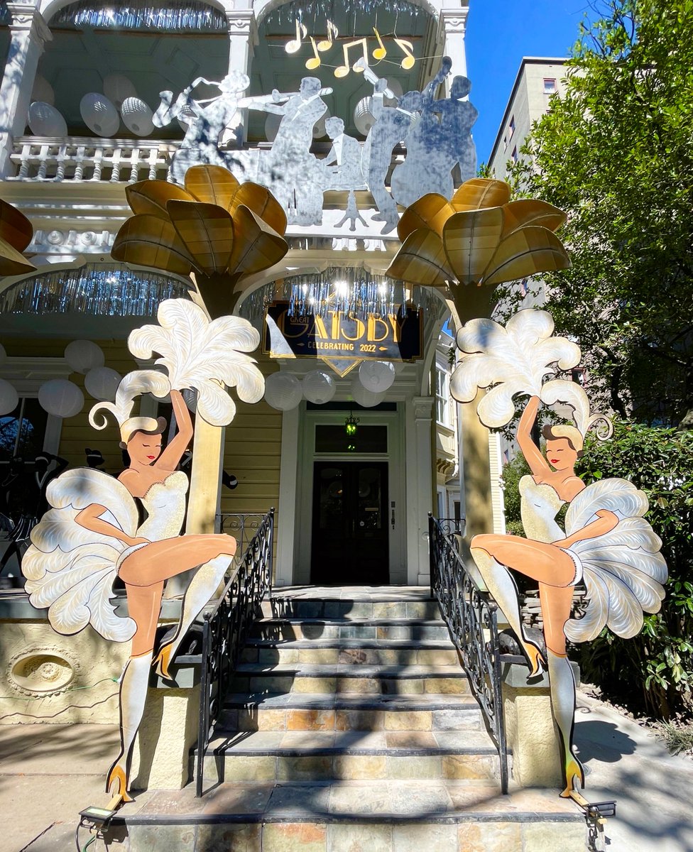 DavidMora's tweet photo. Crazy about The Great Gatsby #HouseFloat on St. Charles Avenue! 

“In his blue gardens men and girls came and went like moths among the whisperings and the champagne and the stars.” – F. Scott Fitzgerald. ✨🍾

🎨 credit: ND Studio

#MardiGras #NewOrleans #OnlyLouisiana https://t.co/u0EUIorjuo