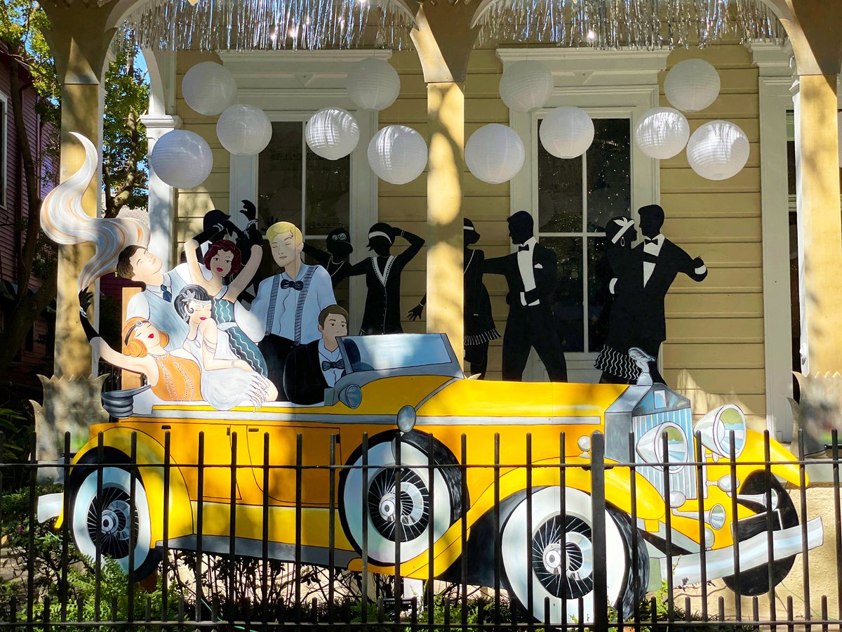 DavidMora's tweet photo. Crazy about The Great Gatsby #HouseFloat on St. Charles Avenue! 

“In his blue gardens men and girls came and went like moths among the whisperings and the champagne and the stars.” – F. Scott Fitzgerald. ✨🍾

🎨 credit: ND Studio

#MardiGras #NewOrleans #OnlyLouisiana https://t.co/u0EUIorjuo