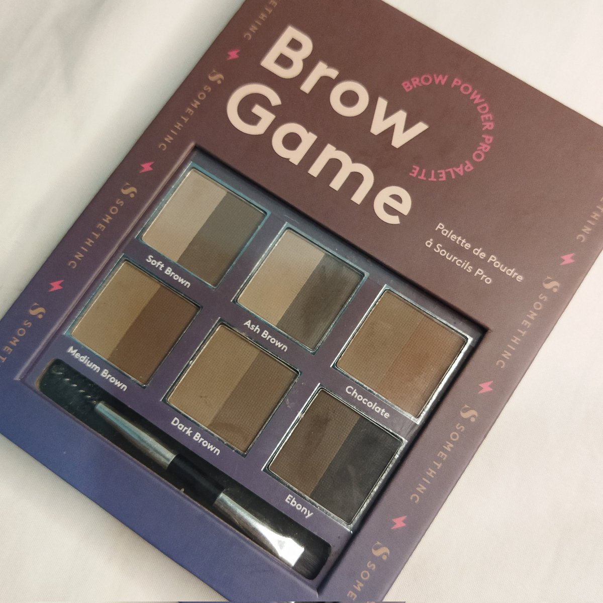 earthyskintone's tweet photo. Masih inget ngga kemarin ada yg barusan launching? Yap! Eyebrow pallete dr brand lokal yg gak pernah tidur🤪
♡︎ Somethinc Brow Game Eyebrow Powder Pallete ♡︎
— banyak pilihan warna loh! Bisa disesuakan dengan style, outift atau mood km😋
#ThinczenApproved #YourOnlyLimit https://t.co/wyDo8bfaDV