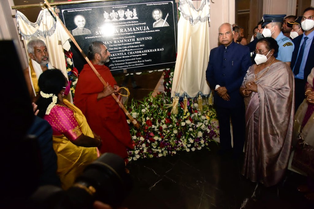 DrTamilisai4BJP's tweet photo. Immensely honored to be part of the unveiling of the golden statue of Ramanujacharya, weighing 120 kg, and its dedication to the nation by Hon'ble @rashtrapatibhvn Shri Ram Nath Kovind ji in the meditation hall at the base of the 216-foot #StatueofEquality in #Hyderabad. https://t.co/MkksG3Jzbc