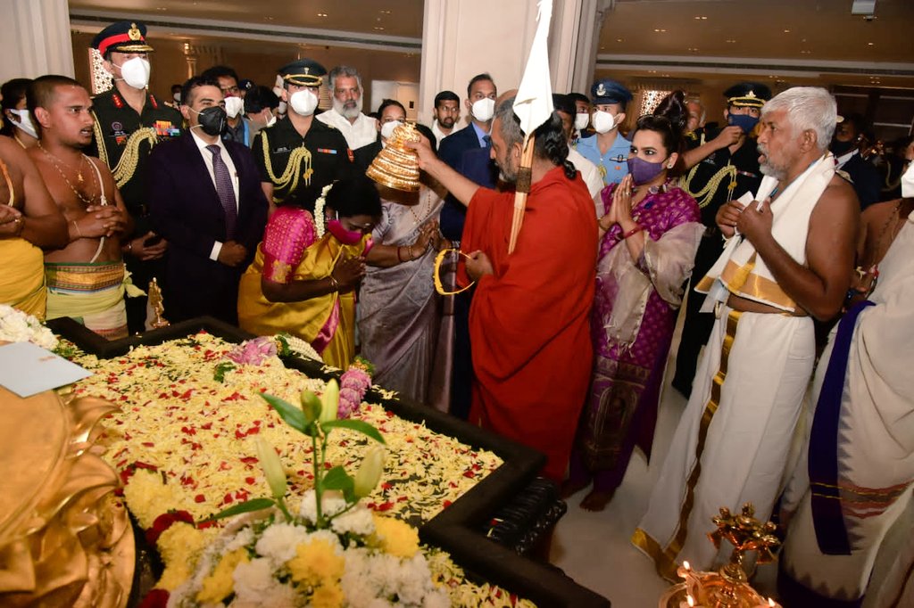 DrTamilisai4BJP's tweet photo. Immensely honored to be part of the unveiling of the golden statue of Ramanujacharya, weighing 120 kg, and its dedication to the nation by Hon'ble @rashtrapatibhvn Shri Ram Nath Kovind ji in the meditation hall at the base of the 216-foot #StatueofEquality in #Hyderabad. https://t.co/MkksG3Jzbc