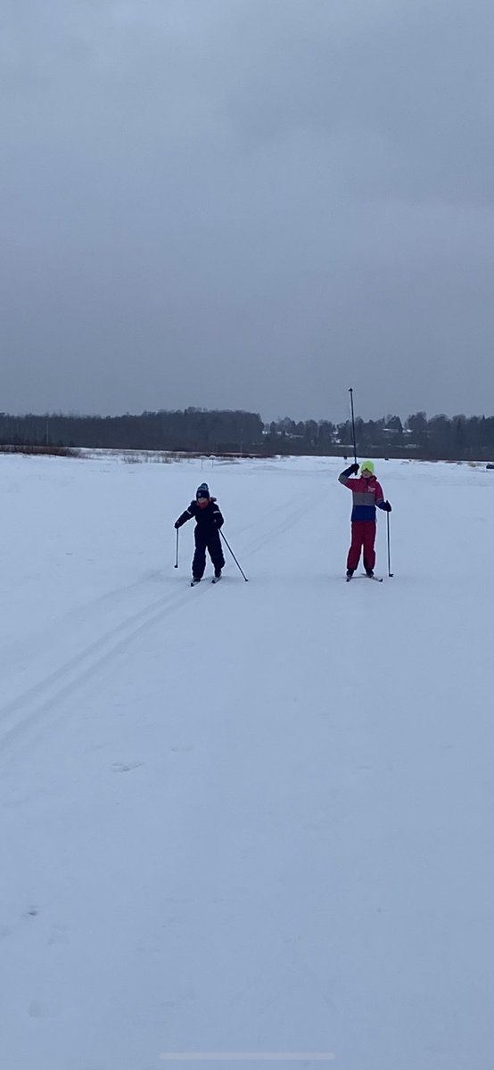 JaniKarkkainen's tweet photo. Ei ollut lentokeli vaikka kentällä oltiinkin.
Mielummin katselisin lentokoneita malmilla kun kentällä hiihtelisin tai luistelisin.
#savemalmi https://t.co/XCFZUyKen5