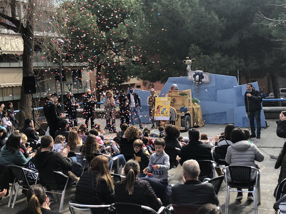 festivalenre9's tweet photo. Ara sí que sí #Enre9 presentat!!! 🤩🤩 

Gràcies a tothom que hi heu assistit, ha set molt 🔝

Ben aviat anirem desvetllant més informació... s'apropen cosetes molt xules a la #zona09 https://t.co/Ee9WVIXibu