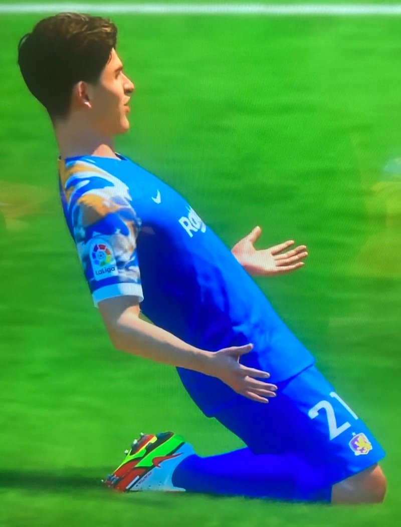 PabloGavi21's tweet photo. Delighted to get my first goal from @S2GFC and most importantly getting all the three points 🟡🔵 https://t.co/2o81RWRi3O