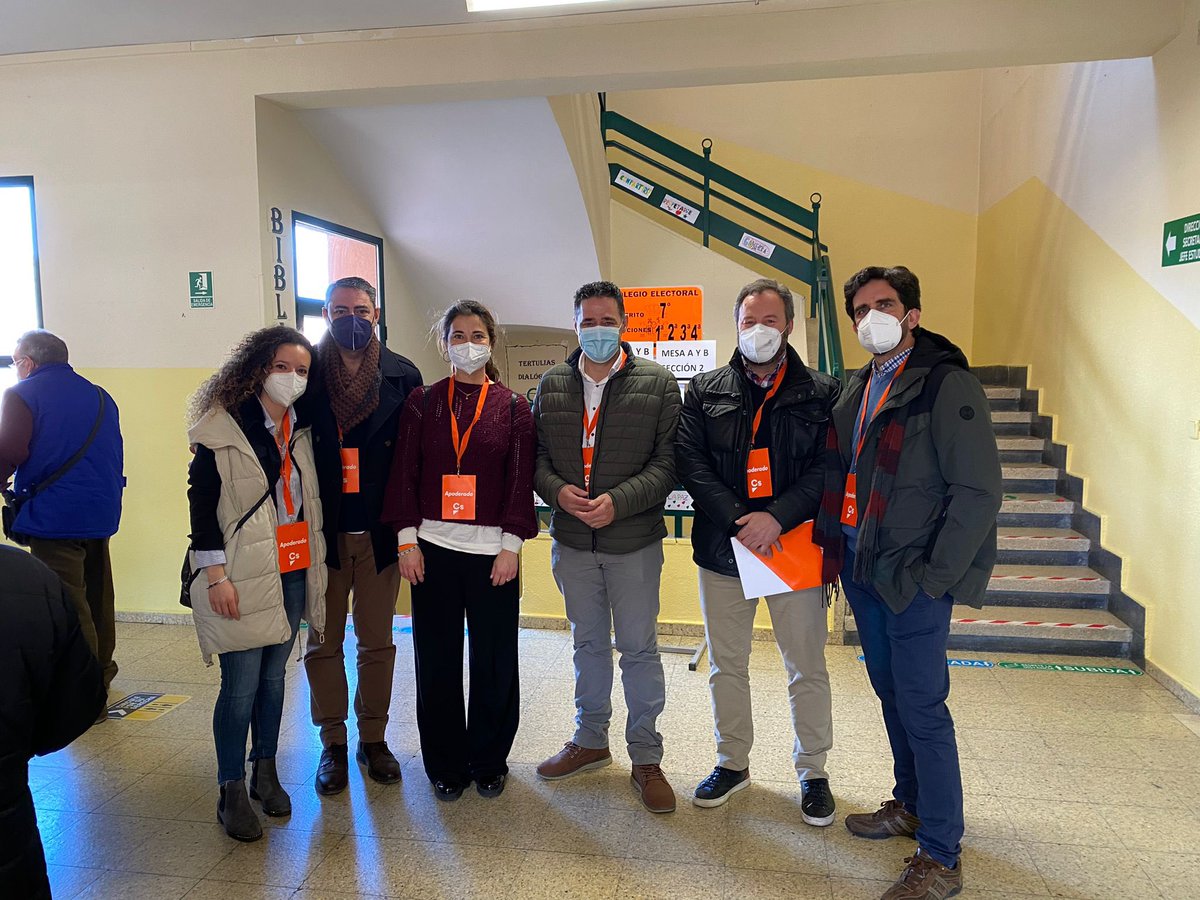 RGranadosH's tweet photo. Con nuestro candidato por Segovia @AfrodisioCs en esta jornada electoral. Que tanto se juega Castilla y León. Vamos!!💪🏻🍊🧡 #13F #apoderadosCs https://t.co/1zQTUSLbV3