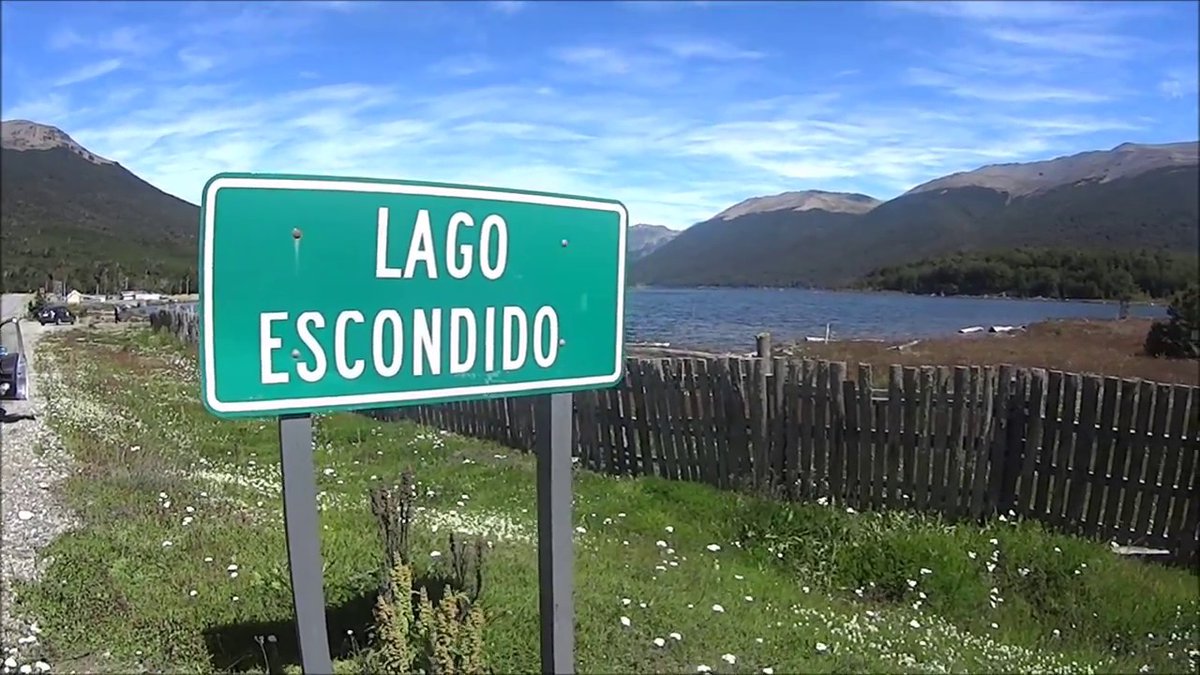 #LagoEscondido Un poco de historia 
Hasta 1996, la zona de Lago Escondido era de otro extranjero llamado Eliseo Montero. 
Era chileno y había llegado en 1912 para instalarse con su familia para dedicarse a la cría de ganado y tareas forestales. 
Abro hilo👉