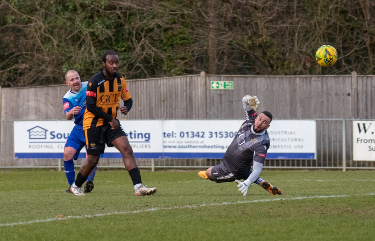 East Grinstead Town 1 Hawks 1 
More late drama on the road
Match photos
flickr.com/photos/agschof…
#COYH