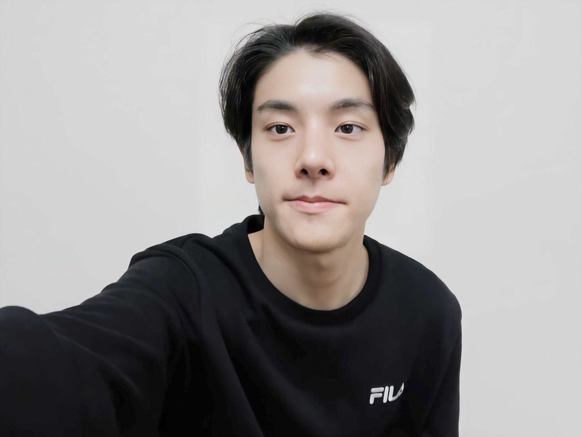 simjake's tweet photo. ㅤ
Back at it again with Jake! Today, I brought you a short video of mine that was taken on July 7th, 2020. In my first cyber [-note], I shared about what I’ve been gone through the day. I didn’t feel quite well and I had to take some rest, thus explained the drowsy look!  :]
ㅤ https://t.co/dNCG2EvpqF