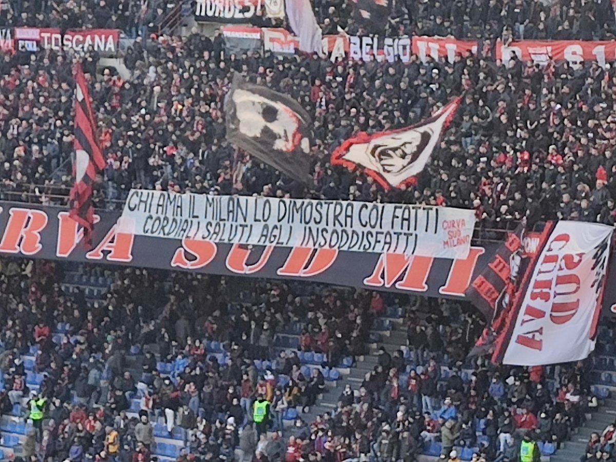 Pesan dari Curva Sud Milano:

"Mereka yang mencintai Milan bisa membuktikannya dengan fakta, salam hangat untuk mereka yang tidak puas"

📸 <a href="/AntoVitiello/">Antonio Vitiello</a>