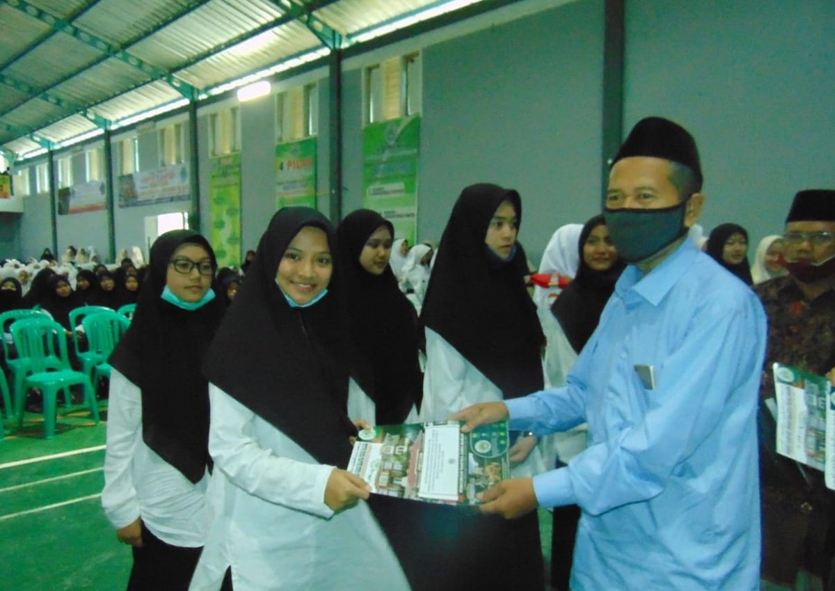 ArestyDhafa's tweet photo. Sekarang insecure bukan lagi soal fisik tapi soal agama, attitude, pertemanan dan masa depan... https://t.co/89TyPcHgtW
