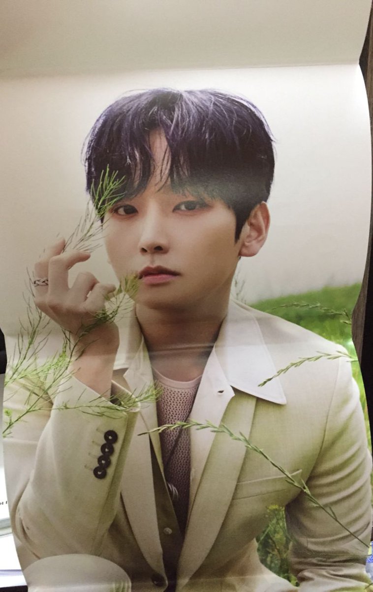 l0vesunsh1ne's tweet photo. 《want to sell // wts 》
Unsealed 9lory us golden chaser 
Inc- Inseong poster
      -chani circle pc
      -jaeyoon pc
RM50 exc postage
wm rm 10 em rm 14

#pasarsf9 #pasarsf9my @SF9MYtrades @pasarSF9my @MYfantasy_60 https://t.co/DKCi8UgJK6