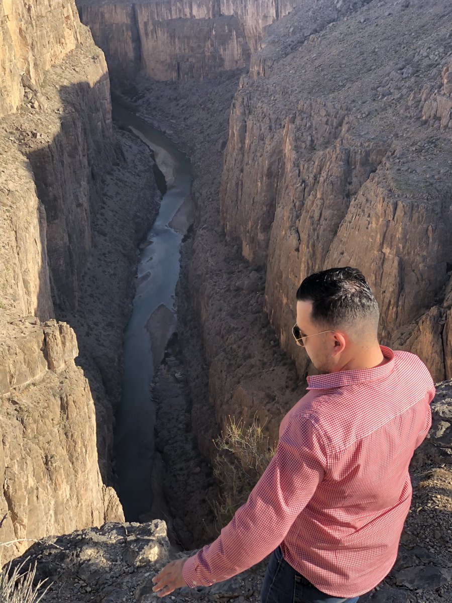 Zezarinnn's tweet photo. #SundayMorning #Chihuahua #Peguis #peguiscanyon #borderline https://t.co/U2RMOIZ7ie