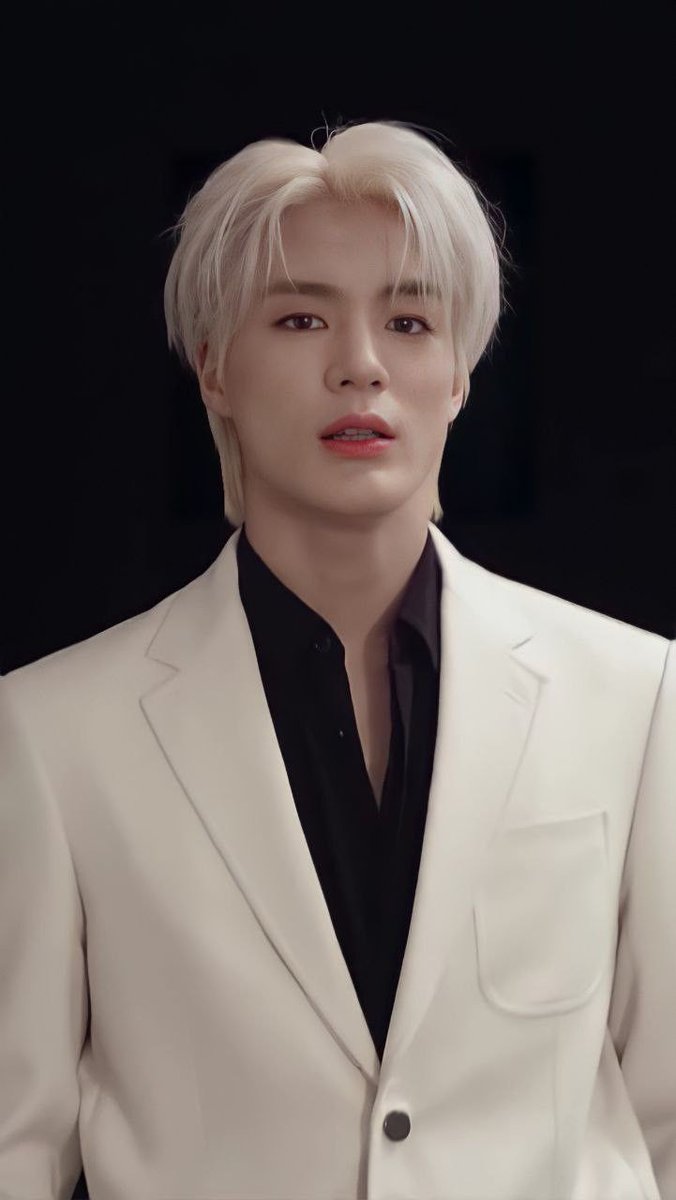 nctjenyo's tweet photo. @grzass @jeamin0813 @sjeongg @AmourEORP Jeno meremas lembut satu tangan Jaemin yang masih ia genggam sebelum akhirnya melepas genggaman tersebut, memegang dan mengangkat perlahan tangan Jaemin lalu memasukkan cincin yang berkilauan tersebut dengan hati hati ke jari manis sang kesayangan. 
#JenoNana4EverJourney https://t.co/yIqn8LSZBn