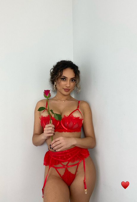 Find all 4 love hearts hidden in my pics and you'll get free explicit content! Hearts are hidden on insta