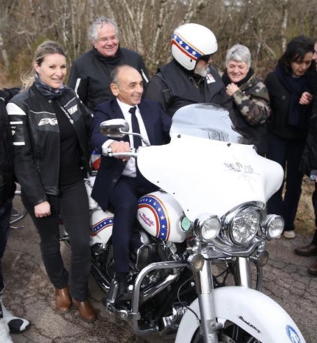christopheconte's tweet photo. Le retour inattendu de la moto-crotte https://t.co/hgOowg8C8l