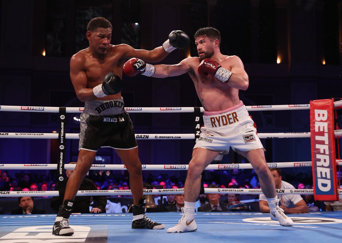 fandelbox's tweet photo. Este sábado, en una pelea en Inglaterra, el ex campeón Medio #danieljacobs cayó por Decisión Dividida ante el local #johnryder.
Parece que pasaron los mejores años de Jacobs.
#boxeo #boxing https://t.co/yk927057Wj