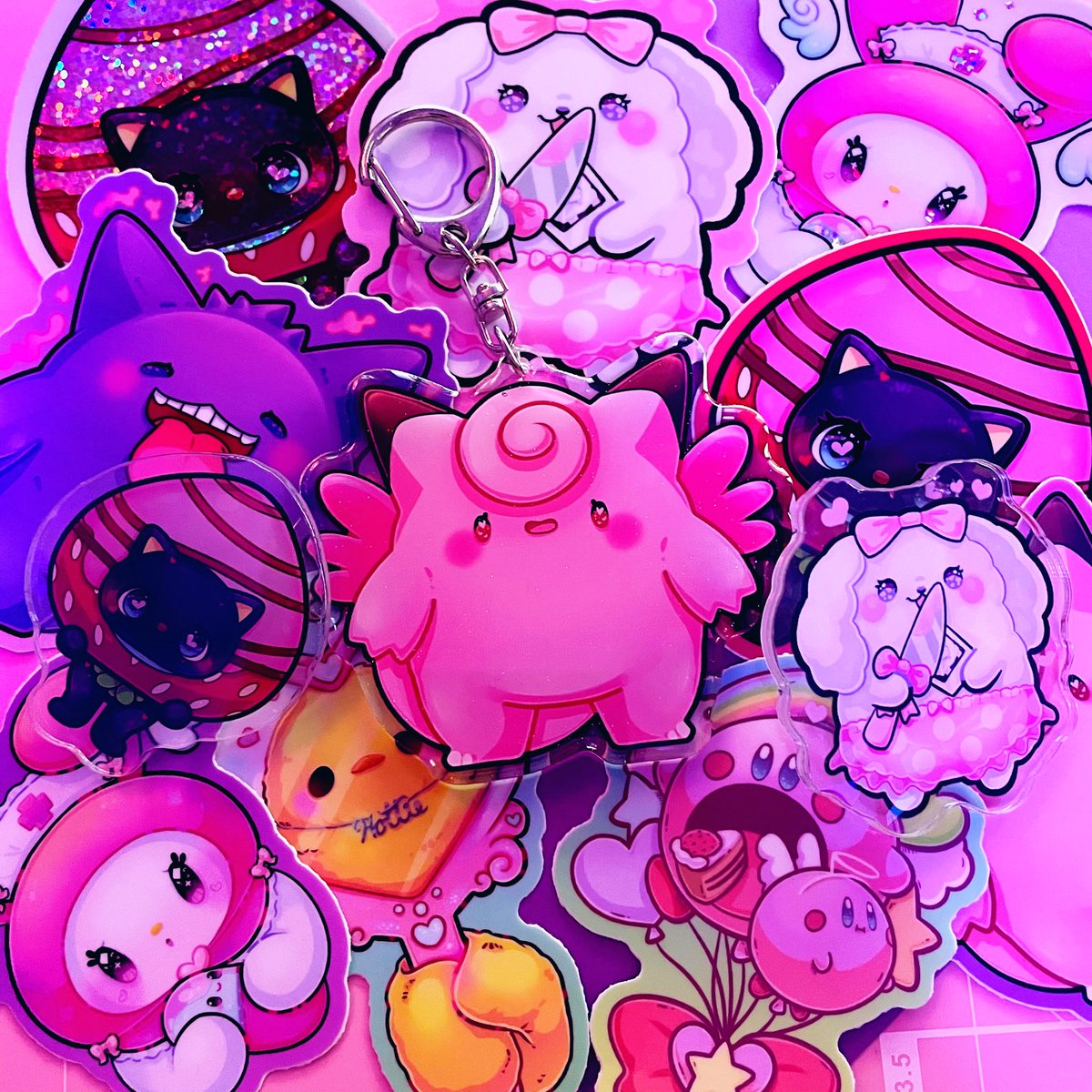 Plushunagi's tweet photo. 🏁💘💗 VALENTINES GIVEAWAY 💗💘🏁
Hi do you love Pink? Valentines? Yourself? Glitter? Stuff? Things? 
- retweet 
- follow
- tag a friend who’s cute for extra entry. 

1 Full pack prize (9 stickers, two pins and a keychain) + 2 sticker (9) only prizes. 

Ends 02/18 https://t.co/xAiIaD0LvB