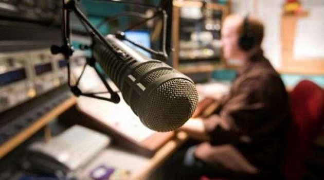 MMarreroCruz's tweet photo. En el #DíaMundialDeLaRadio, muchas felicidades a todas las personas que laboran en las 100 emisoras que tenemos en el país al servicio del pueblo.
#Cuba. 
#CubaViveYCelebra https://t.co/VfzWb6uY61