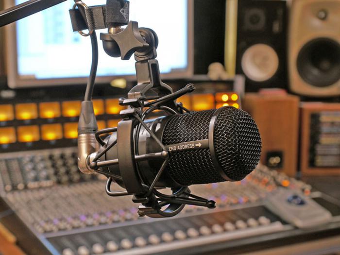MMarreroCruz's tweet photo. En el #DíaMundialDeLaRadio, muchas felicidades a todas las personas que laboran en las 100 emisoras que tenemos en el país al servicio del pueblo.
#Cuba. 
#CubaViveYCelebra https://t.co/VfzWb6uY61