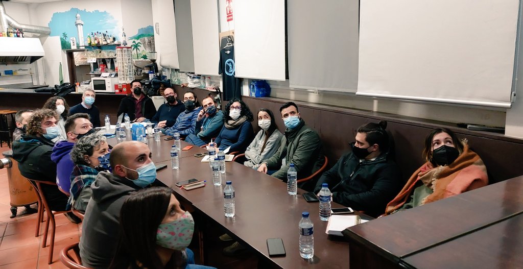 CastellsCat's tweet photo. També va ser el torn del grup territorial dels #Vallesos. Les comissions, les conclusions de l'informe sobre el rol de futur de la #CCCC o els acords d'assemblea entre els temes a tractar.
Gràcies per les vostres aportacions i a @CDTerrassa per l'acollida!
#castells https://t.co/hTnLq1Wa6y