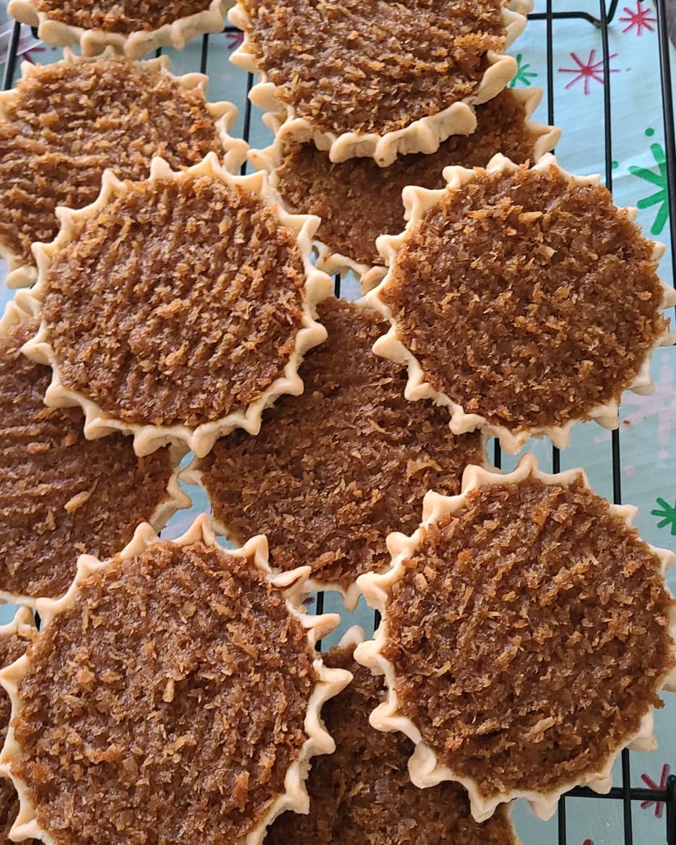 jamaicansdotcom's tweet photo. Gizzada on a Sunday ! What can bring you more peace? ๐๐ฏ๐ฒ๐Check out our Gizzada recipe here - https://t.co/90fuQKI0Ha | ๐ท IG: jammystreats #Gizzada #JamaicanTreats #WeJaminate https://t.co/ri7BLRvjJ9
