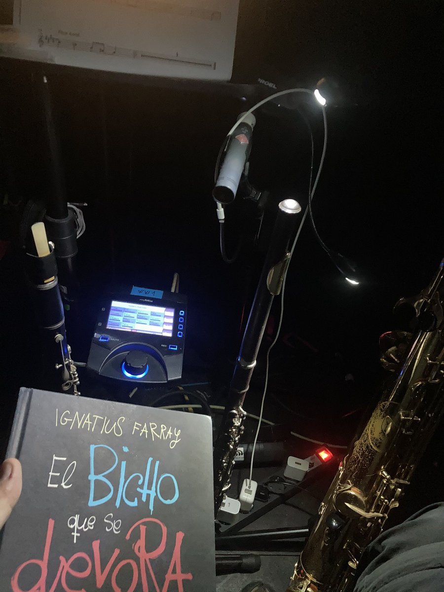 Por fin empiezo esta tortura <a href="/IgnatiusFarray/">Ignatius Farray</a> y en esta ocasión, nada de marcador de página.... a doblar la puntita! #elbichoqueseseboraasimismo @elgritosordosl