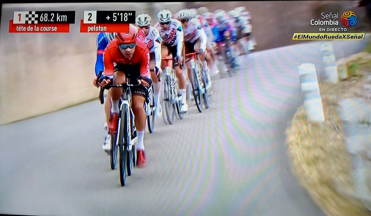 Qué alegría ver de nuevo al gran <a href="/MiguelFlrez1/">Miguel Flórez</a> al frente del pelotón en Francia... Clase mundial.

#TDLP22
#ElMundoRuedaXSenal