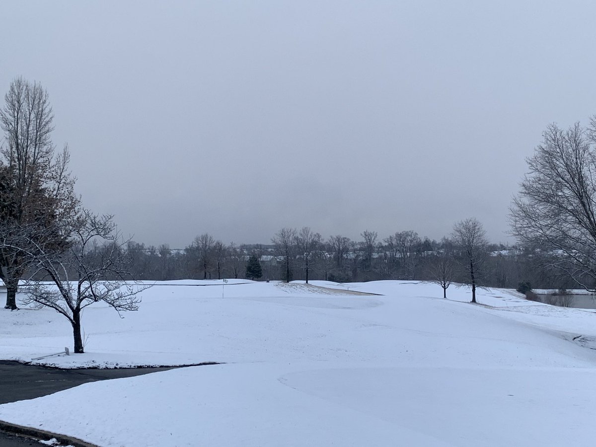 PCagronomy's tweet image. 55 degrees to snow. Crazy weather. Course is closed today