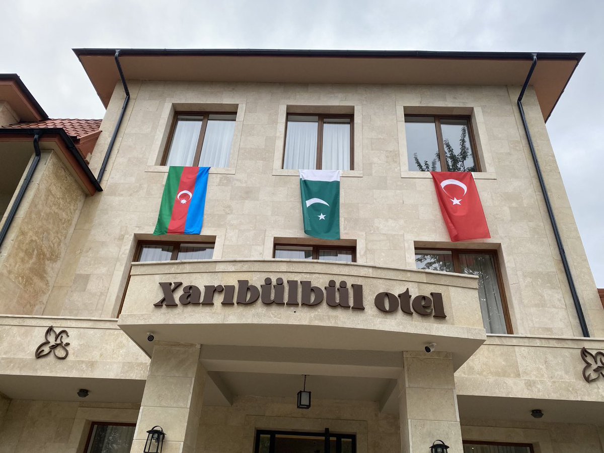 MilletPak's tweet image. 3 brotherly flags of #Azerbaijan, #Pakistan and #Turkey above “Xarıbülbül” (Khari Bulbul) hotel, in the liberated Shusha city.

May the brotherly flags 🇦🇿🇵🇰🇹🇷 fly forever!