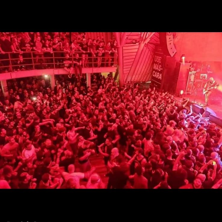 jnflesch's tweet photo. Noite com Sepultura e Dorsal Atlântica ontem, no Rio, no Circo Voador (via Derrick Green). https://t.co/8d4DVlctHA