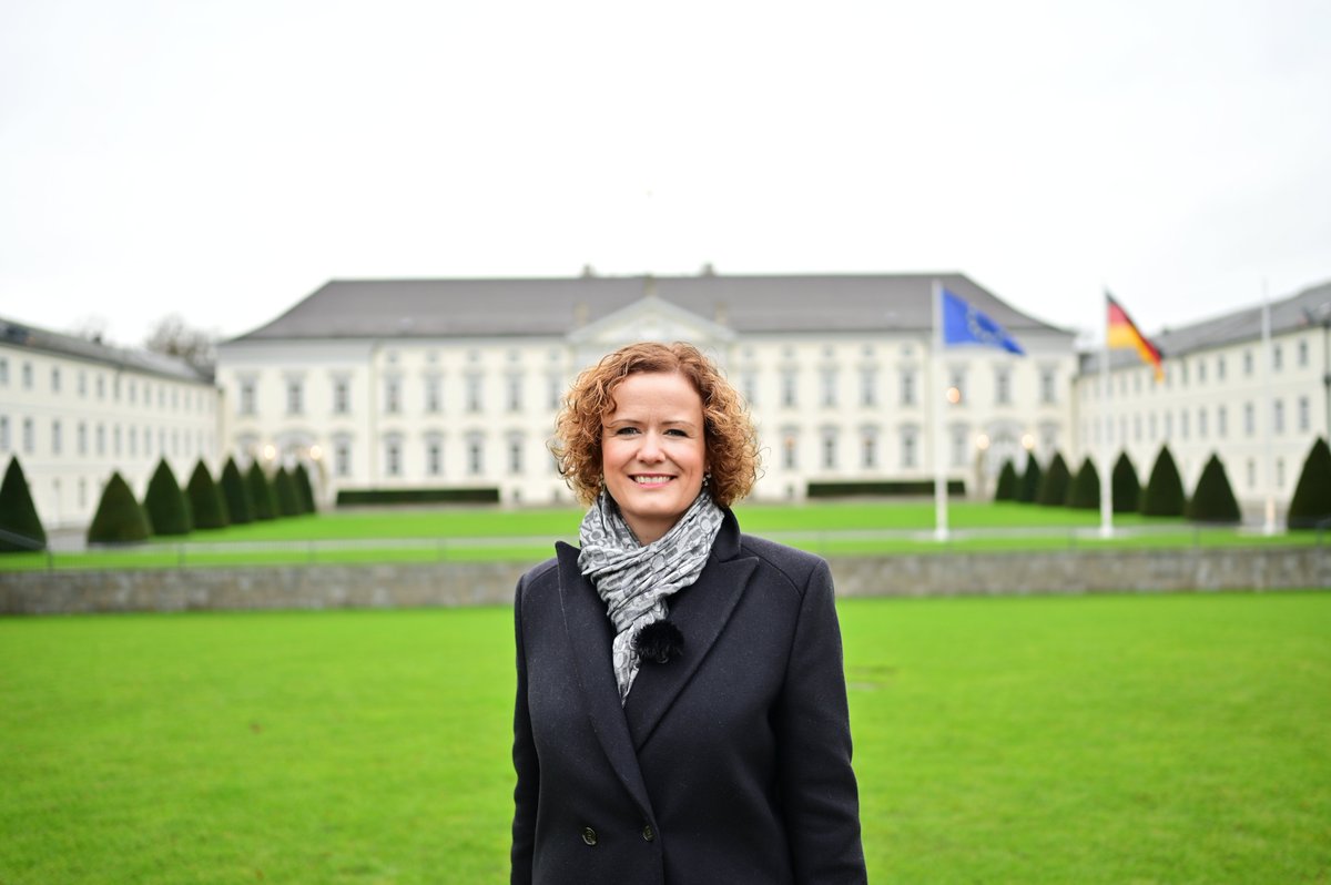 58 Stimmen für unsere Kandidatin Dr. Stefanie Gebauer! 
Neben unseren 18 Wahlfrauen und Wahlmännern haben sich viele weitere für mehr Bürgernähe im Schloss Bellevue entschieden.
Vielen Dank für die große Unterstützung! 🧡
#Bundesversammlung #FREIEWÄHLER