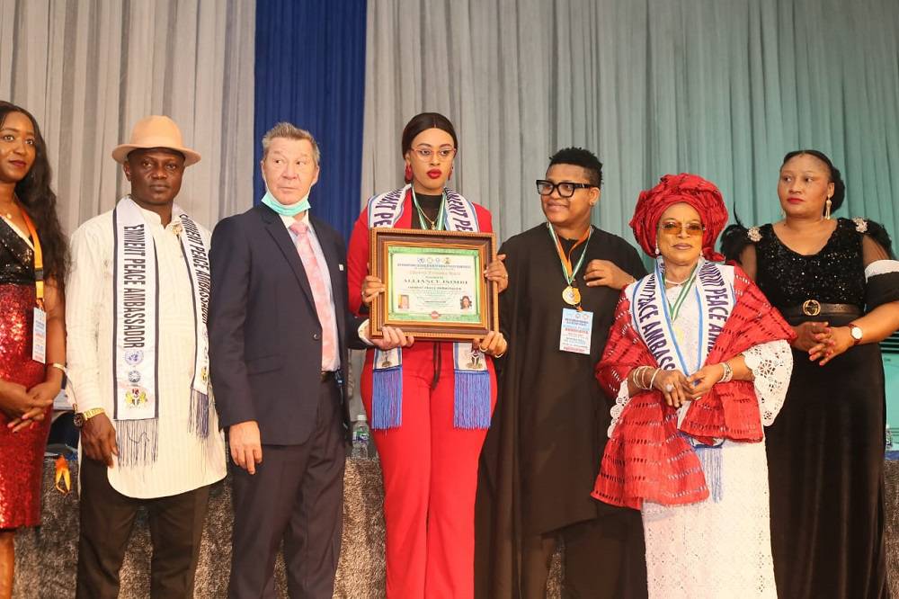 IGIHE's tweet photo. Icyamamare muri sinema Nyarwanda, Isimbi Alliance uzwi nka Alliah Cool, yagizwe ambasaderi w’amahoro ku Isi mu Ishami ry’Umuryango w’Abibumbye rishinzwe kwamamaza ibikorwa by’Amahoro ku Isi (IAWPA).
https://t.co/iRcla7DB1b https://t.co/ygzoWKHksr