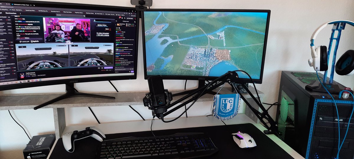 tim_hoywoy65er's tweet photo. #TisiSetup
Bisschen Kabelsalat, aber da ich sowieso demnächst umziehe, kümmer ich mich dann darum :D https://t.co/RmvTxFZlah