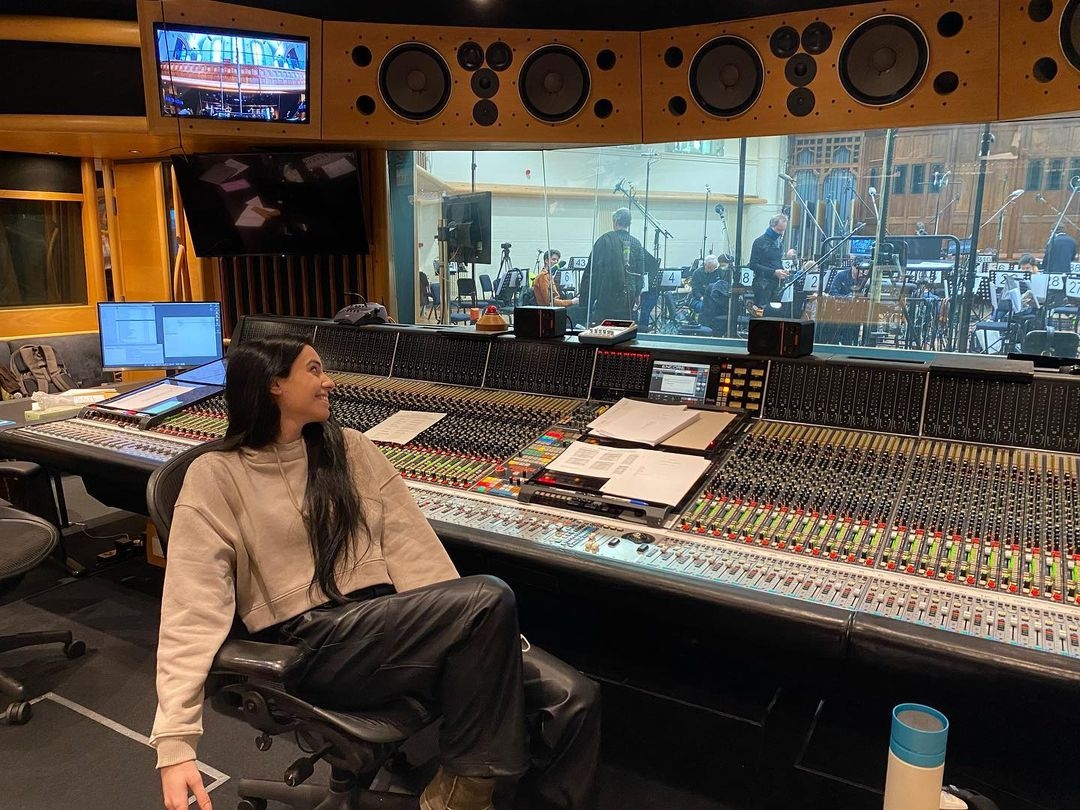 AIRstudios's tweet photo. First time at AIR. 🧳 

Composer Claudia Lively @claulively checks into The Hall. 

#AIRstudios https://t.co/VpyYldoSh6