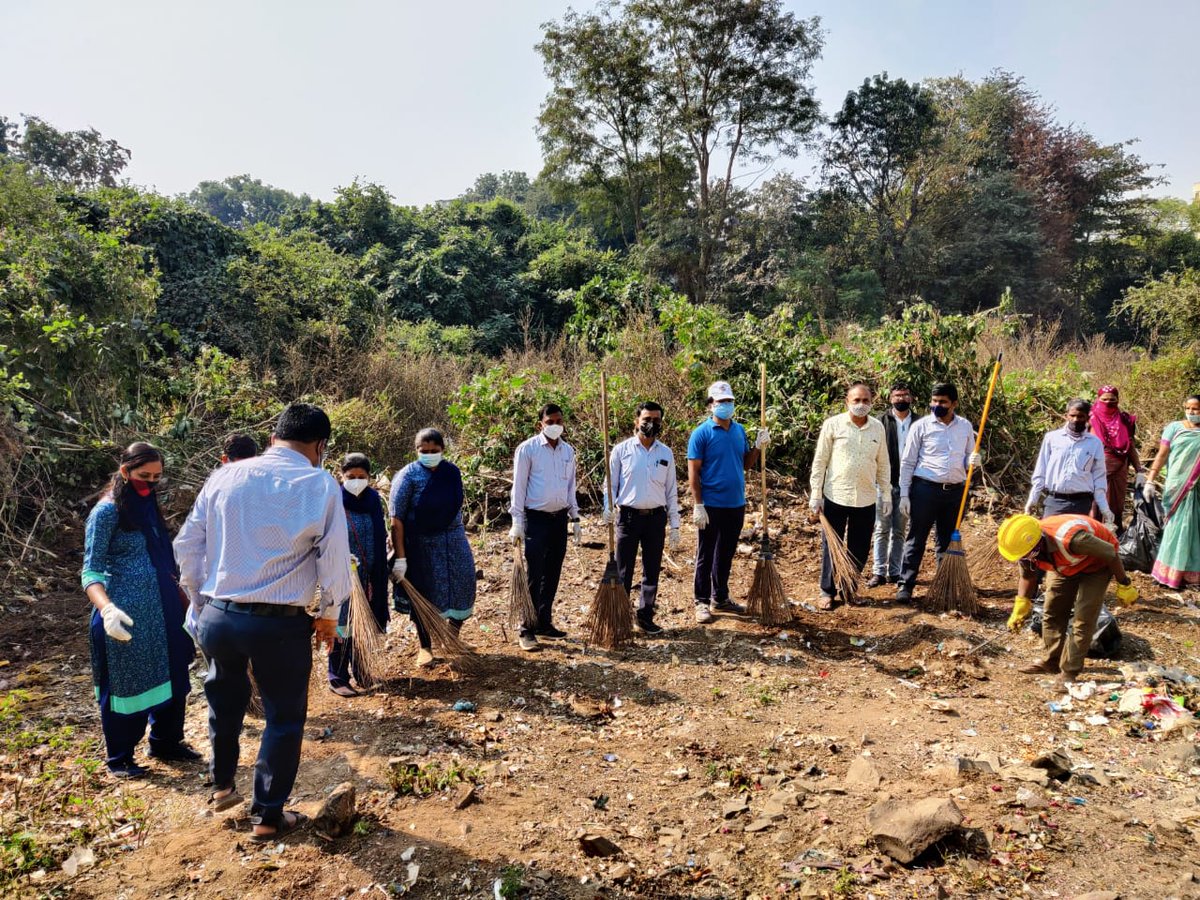 SMC_SIL's tweet photo. Cleanliness drive under Azadi ka Amrut Mahotsav and Swachh Survekshan. #Swachhtadivas @swachhbharat @SwachhBharatGov https://t.co/QP4DH4zTuJ