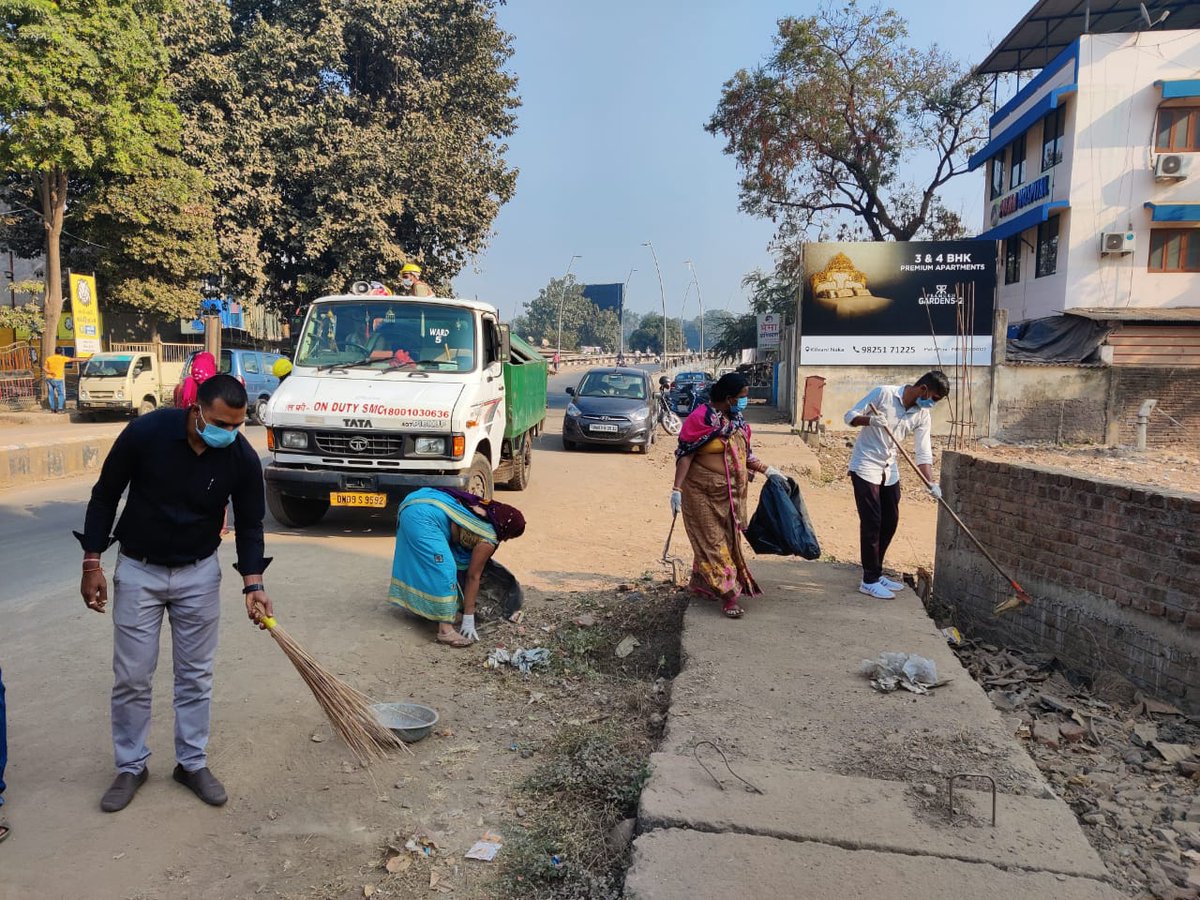 SMC_SIL's tweet photo. Cleanliness drive under Azadi ka Amrut Mahotsav and Swachh Survekshan. #Swachhtadivas @swachhbharat @SwachhBharatGov https://t.co/QP4DH4zTuJ