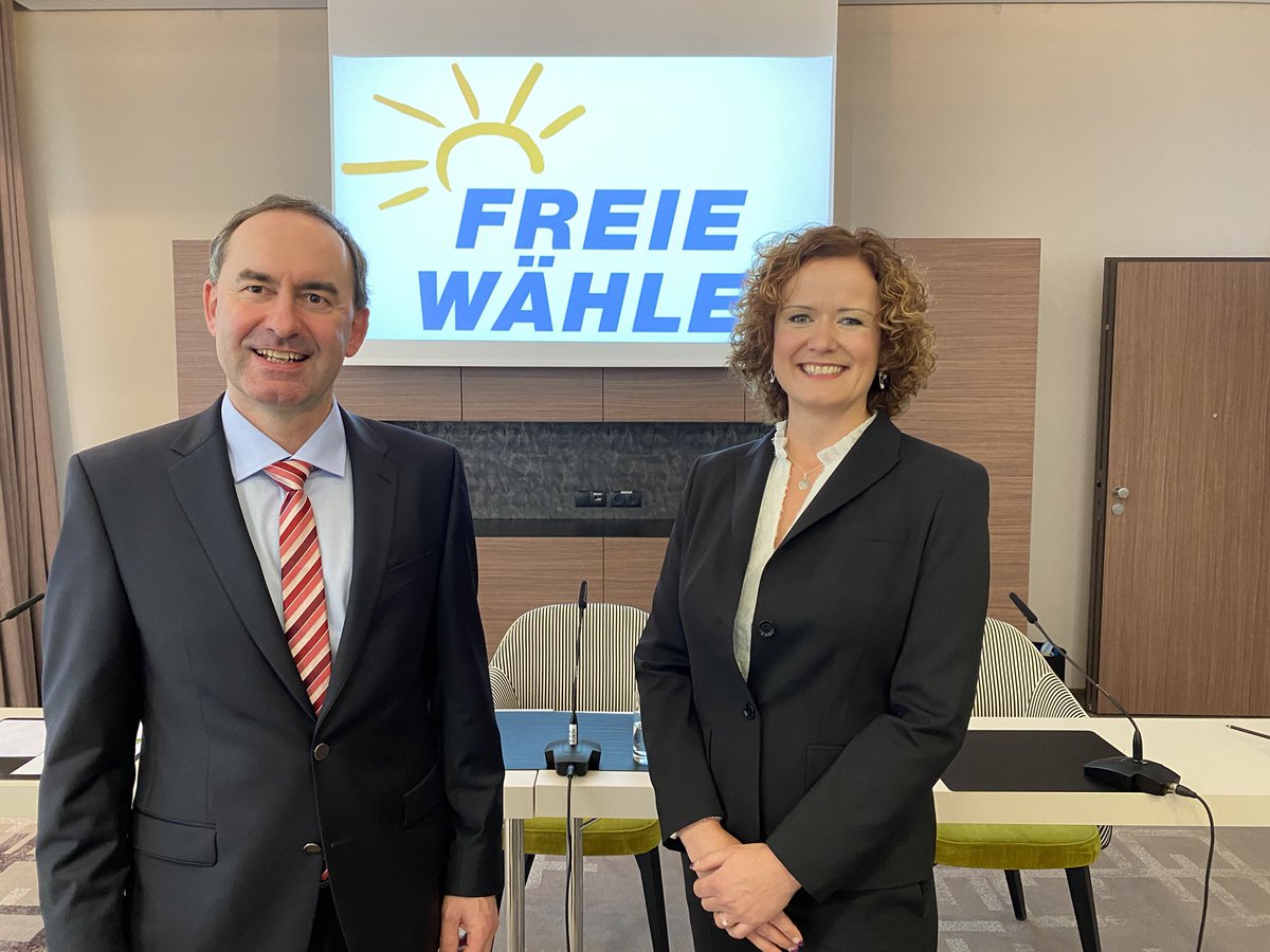 #Bundesversammlung: 58!! Stimmen für Dr. Stefanie #Gebauer #FREIEWÄHLER bei 18 eigenen Stimmen. Vielen Dank für die tolle Kandidatin und die Unterstützung auch von anderen Wahlfrauen und Wahlmännern!