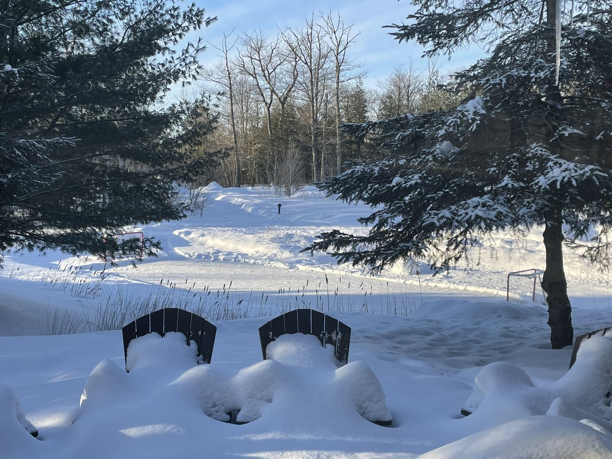 AlexMcIsaac333's tweet photo. Winter views 🥅 #muskoka #30belowzero #Canada https://t.co/9aoX5kgSWK