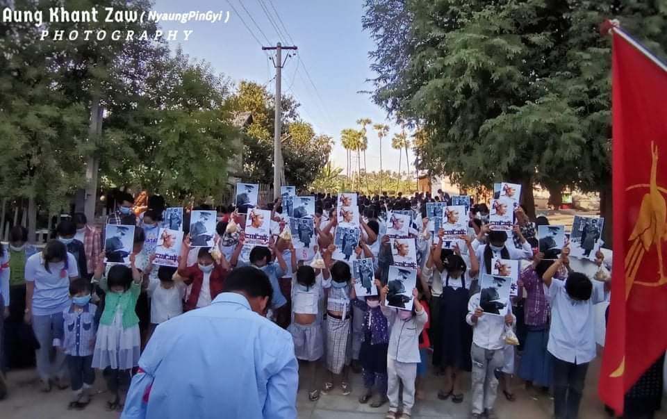 HThingyan's tweet photo. Anti-coup revolutionary strike in Sagaing's Salingyi, Mount Letpadaung today to mark the 107th birthday of independence leader General Aung San. 🪧  #2022Feb13Coup #Australia_StopFutureFund #WhatsHappeningInMyanmar https://t.co/yb2NtZwkCe