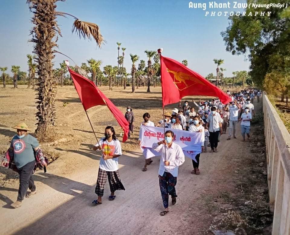 HThingyan's tweet photo. Anti-coup revolutionary strike in Sagaing's Salingyi, Mount Letpadaung today to mark the 107th birthday of independence leader General Aung San. 🪧  #2022Feb13Coup #Australia_StopFutureFund #WhatsHappeningInMyanmar https://t.co/yb2NtZwkCe