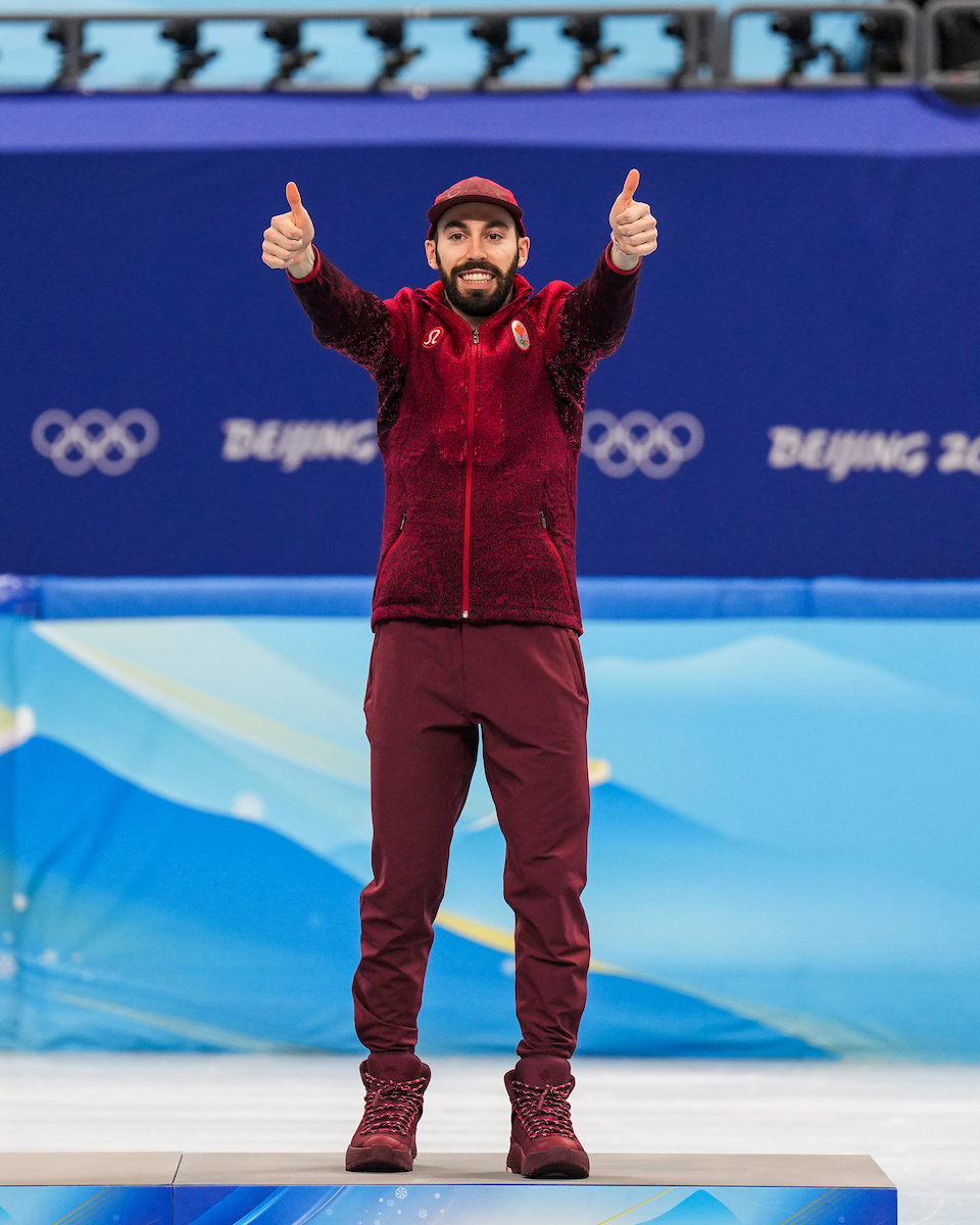 SSC_PVC's tweet photo. Celebrations, emotions and team support. 
What a team and congrats again @stevendubois !
----
Célébrations, émotions et le soutien de l'équipe. 
Quelle équipe et bravo encore Steven !

📸: @TeamCanada / @gregkolz 

@PatinVitesseQc 
@Equipe_Canada 
#Beijing2022 #Pekin2022 https://t.co/YVTn7QdML7