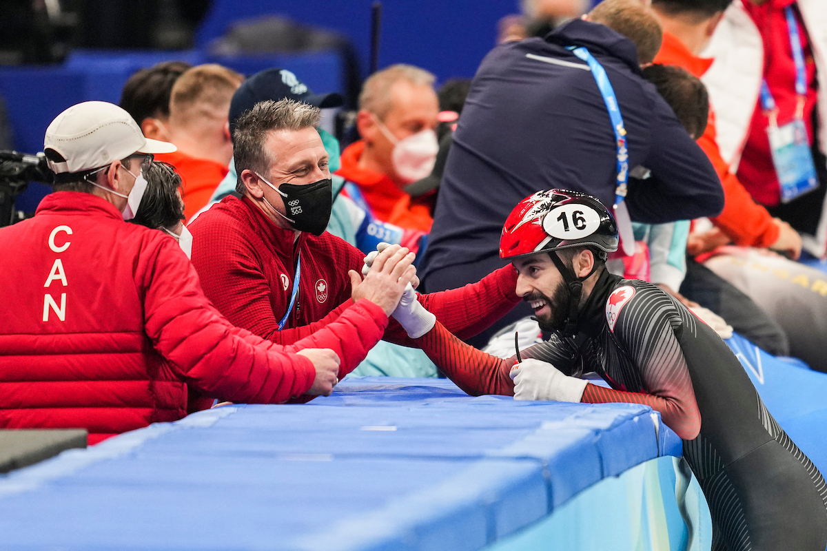 SSC_PVC's tweet photo. Celebrations, emotions and team support. 
What a team and congrats again @stevendubois !
----
Célébrations, émotions et le soutien de l'équipe. 
Quelle équipe et bravo encore Steven !

📸: @TeamCanada / @gregkolz 

@PatinVitesseQc 
@Equipe_Canada 
#Beijing2022 #Pekin2022 https://t.co/YVTn7QdML7
