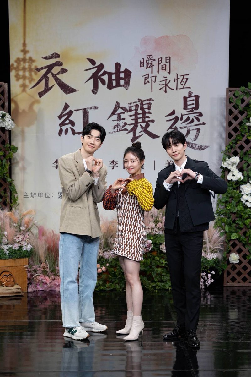 220213 옷소매 붉은 끝동 대만팬미팅➋

#옷소매붉은끝동 #TheRedSleeve
#이산_이준호 #YiSan_LeeJunHo
#이준호 #LEEJUNHO

m.facebook.com/story.php?stor…